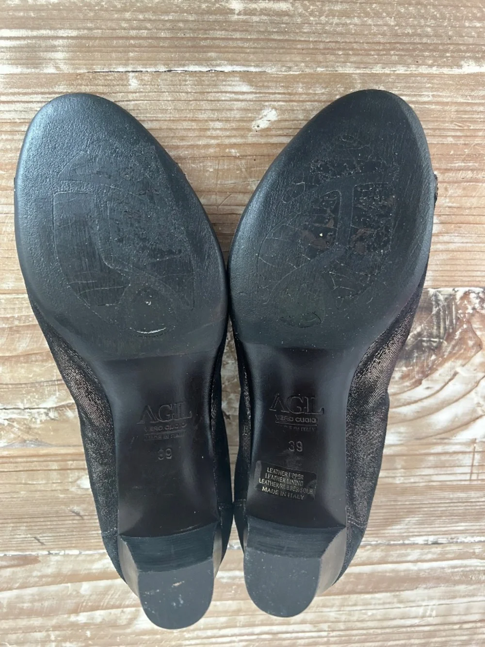 NWOB AGL Black Metallic Pumps w/ Black Patent Cap Toe Sz 39 (US 8.5-9)